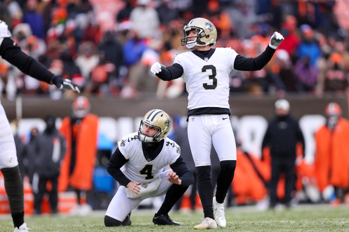 Broncos kicker Brett Maher goes 0-for-2 on field goals, Elliott