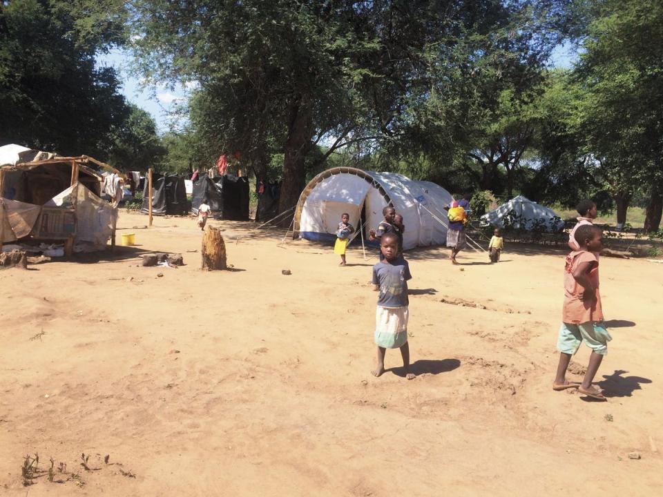 Amiel Nubaha回到童年成長的辛巴威難民營，發現人口成長3倍，目前約有9千人。（翻攝自www.iol.co.za）