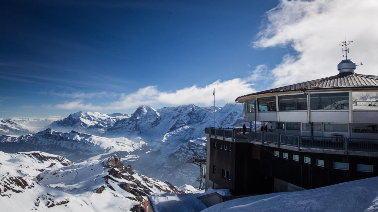Ski in Switzerland feature
