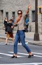 <p>Personne ne s’attendait à son retour mode, et pourtant <a href="https://www.elle.fr/Mode/La-mode-des-stars/Katie-Holmes-voici-le-point-commun-a-tous-ses-looks-automnaux" rel="nofollow noopener" target="_blank" data-ylk="slk:Katie Holmes a bel et bien marqué l’année 2019;elm:context_link;itc:0;sec:content-canvas" class="link ">Katie Holmes a bel et bien marqué l’année 2019</a>. Dans les rues de New York ou sur le red carpet, l’actrice se dévoile désormais sous un nouveau jour. Cet été, la maman de Surie a créé l’effervescence en s’affichant avec un ensemble cardigan et soutien-gorge en cachemire. Il n’en fallait pas plus pour que la fashion sphère s’emballe. Après le cardigan, nul doute que l’éternelle Joey Potter dépoussiérera une nouvelle tendance. On a déjà hâte !</p><br>