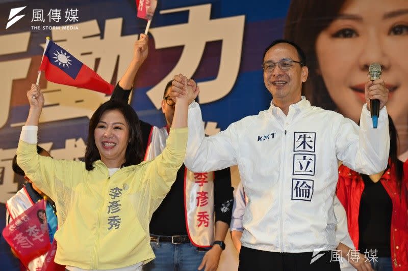 <cite>國民黨立委候選人李彥秀（左）成功復仇高嘉瑜，奪回港湖立委。（資料照，陳昱凱攝）</cite>