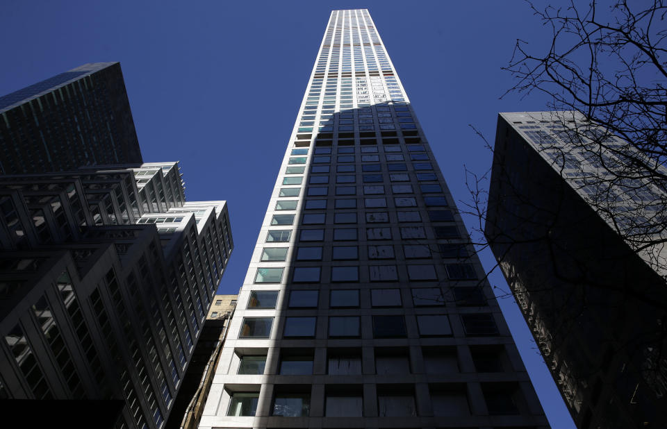 El edificio en el 432 de Park Avenue cuando aún estaba en construcción en 2016. (AP Foto/Seth Wenig)