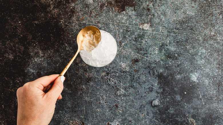 Adding ice to glass