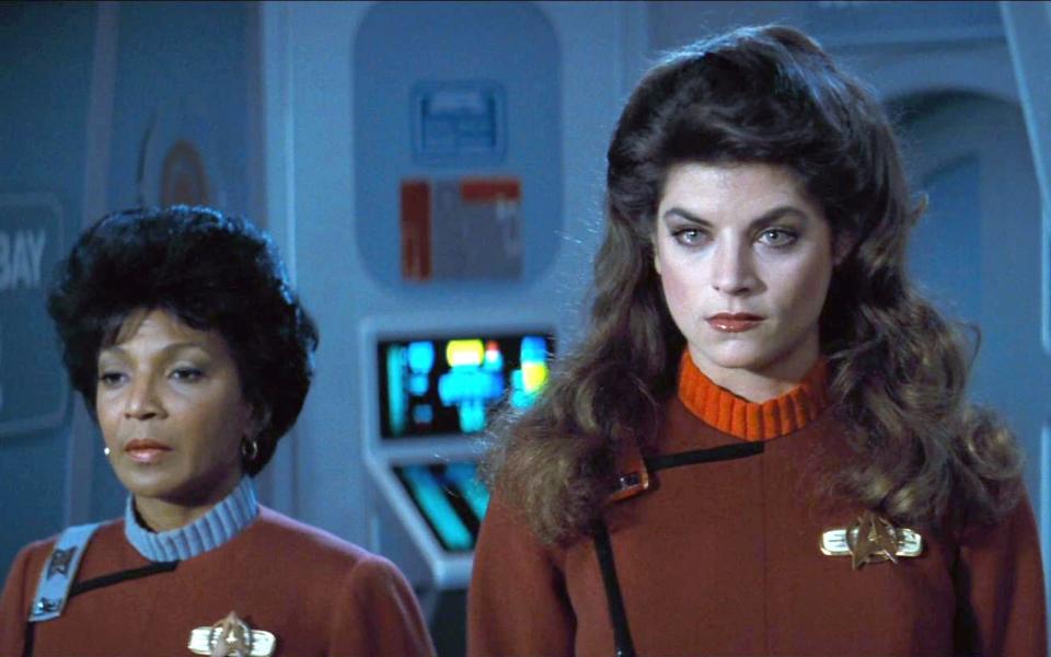 Nichelle Nichols as Commander Uhura and Kirstie Alley as Lieutenant Saavik - Alamy