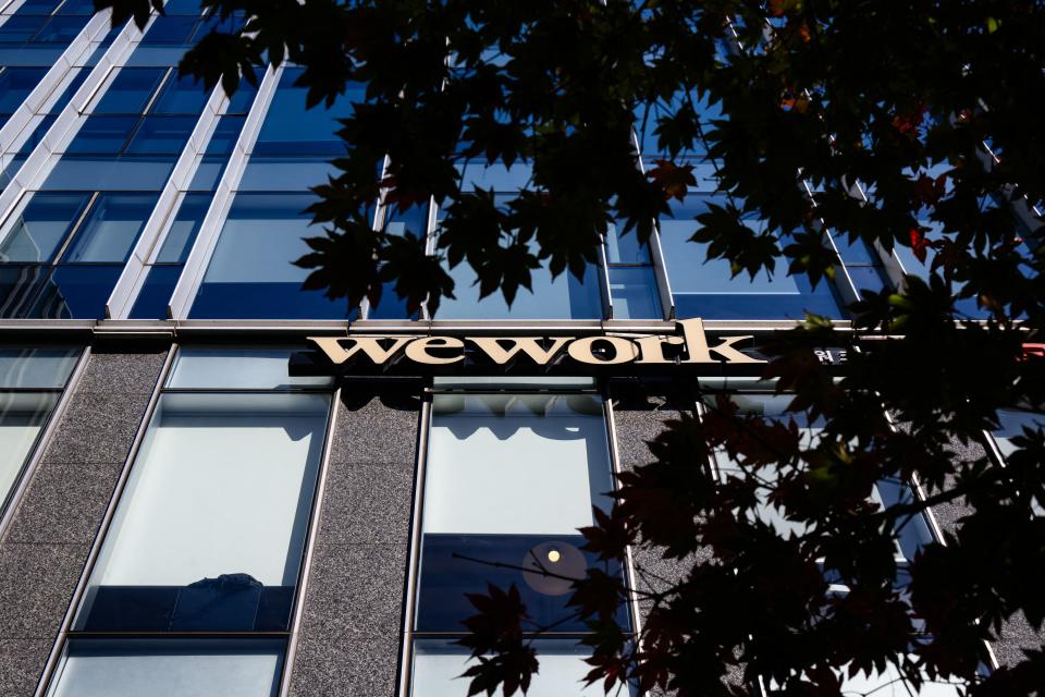 WeWork es una de las jóvenes empresas con rápido crecimiento durante los últimos años que mejor ejemplifica las dificultades por las que están pasando las startups que recibieron grandes dosis de financiación pero cuyo negocio nunca terminó de despegar.  (Foto: ANTHONY WALLACE/AFP via Getty Images)