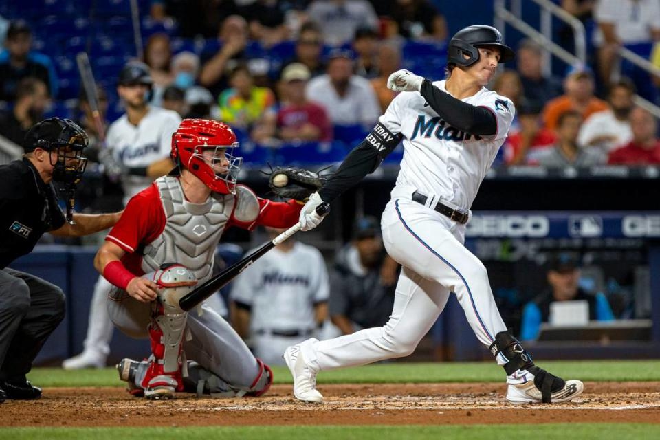 El jardinero de los Marlins JJ Bleday se poncha en el segundo inning del partido ante los Rojos de Cincinnati, celebrado el 3 de agosto de 2022 en Miami.