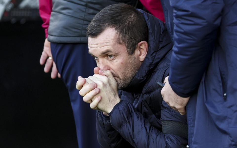 Nathan Jones parece abatido: la difícil situación del Leeds United muestra por qué los clubes de la Premier League deben planificar el fracaso - Robin Jones/Getty Images