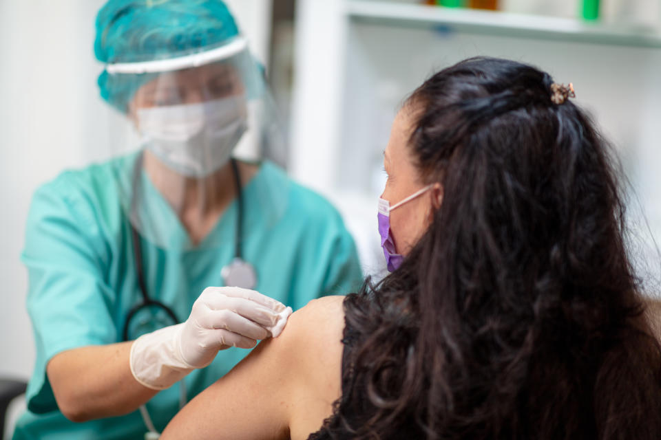 Here are the answers to all your questions about the two coronavirus vaccines. (Photo: Getty Images)