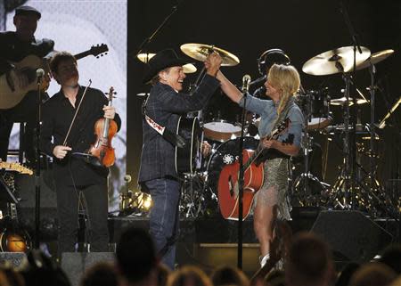 Musicians George Strait and Miranda Lambert perform a tribute to Merle Haggard at the 49th Annual Academy of Country Music Awards in Las Vegas, Nevada April 6, 2014. REUTERS/Robert Galbraith