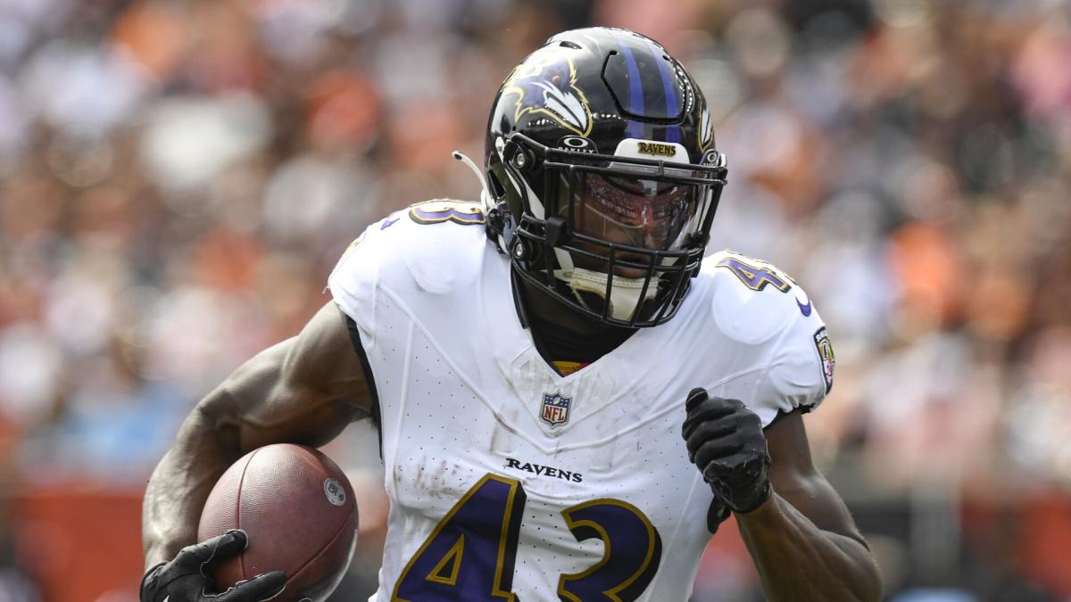 Baltimore Ravens running back J.K. Dobbins (27) takes a handoff from  quarterback Lamar Jackson …