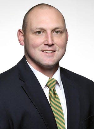 Former NFL tight end and UAB offensive line coach Richard Owens has been named the offensive line coach and run game coordinator for the Georgia Southern football program.