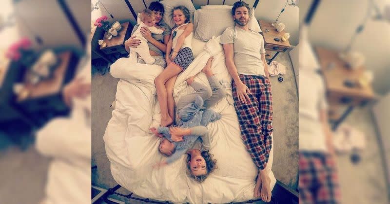 ▲英國最強老爸 Simon Hooper戳破大家對於養小孩的美好想像，貼出他在家照顧四個女兒，身兼各職的照片，引起網友熱議。(圖|@father_of_daughters/Instagram)