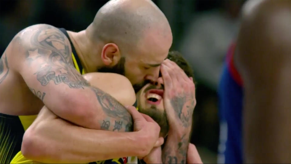 Pero Antic wants to make Nikola Kalinic feels better. Nikola Kalinic does not feel better.