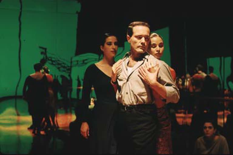 Tango, la película de Carlos Saura que fue la segunda candidata al premio Oscar de Argentina Sono Film; la primera, Dios se lo pague, ocurrió cuando ni siquiera existía la categoría película extranjera
