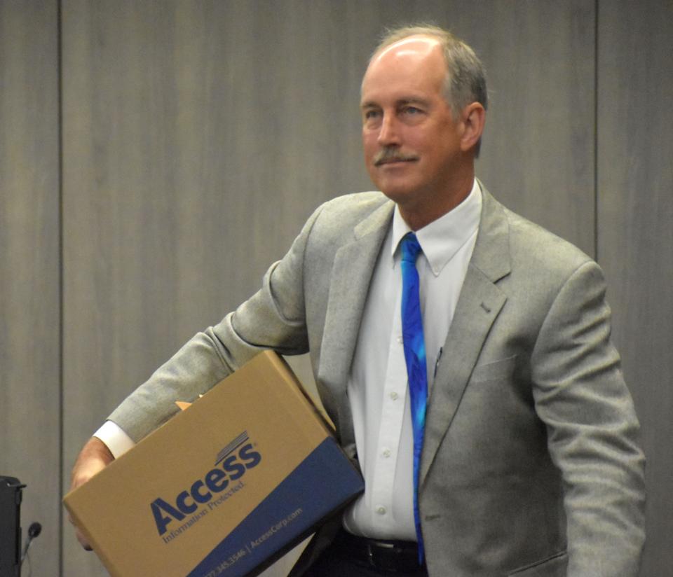 The Kowalskis' family physician, Dr. John Wassenaar, carries a box of his files for his testimony on Tuesday, Sept. 26, 2023, during the third day of the Maya Kowalski civil lawsuit against Johns Hopkins All Children's Hospital. Pool photo by Frank DiFiore