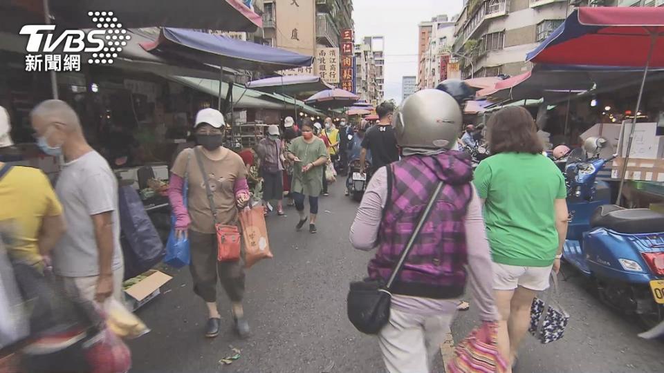 許多人愛逛菜市場。（示意圖，與本事件無關／TVBS資料畫面） 