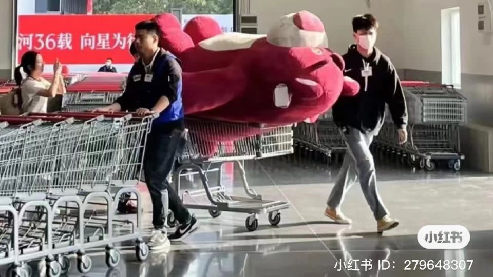 Lots-o-Huggin' Bear was among the more popular products on offer at the Costco store in Shenzhen during its launch on January 12, 2024. - 279648307/Xiaohongshu