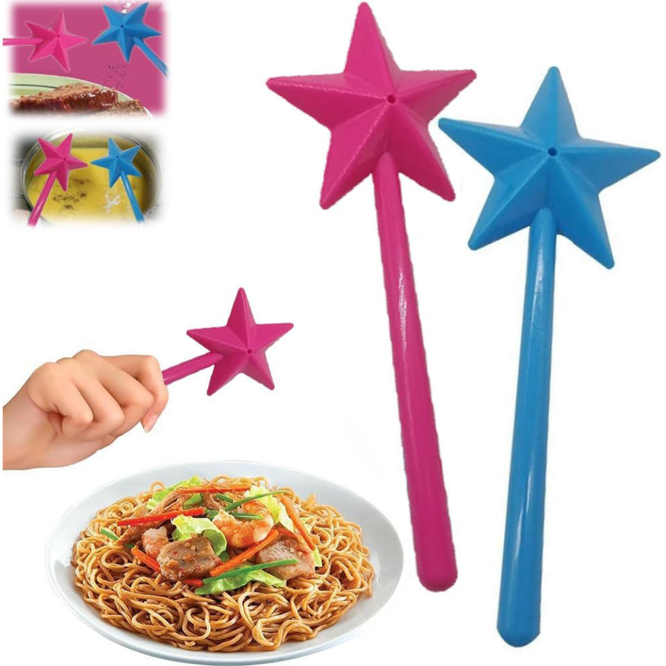 YOUMEHE Salt and Pepper Shaker Magic Wands (2 piece blue, red). (Photo: Amazon SG)