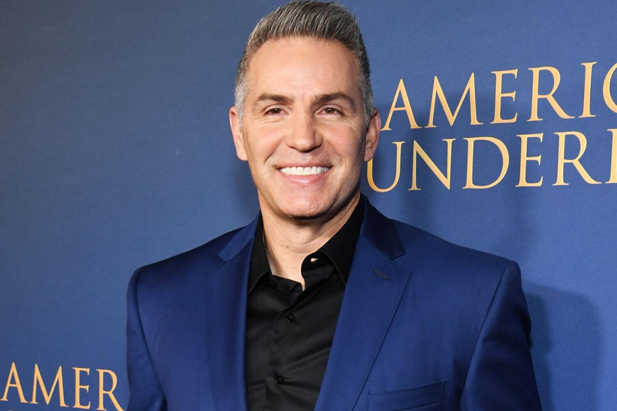 Kurt Warner Reveals Why He Doubled Down on That Shiny Silver Jacket