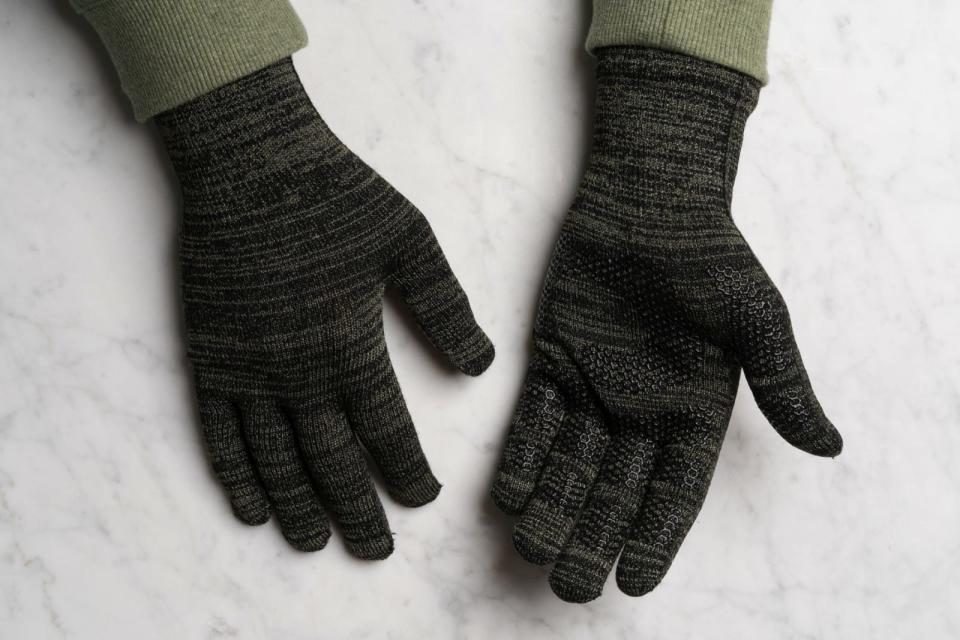 Touchscreen gloves