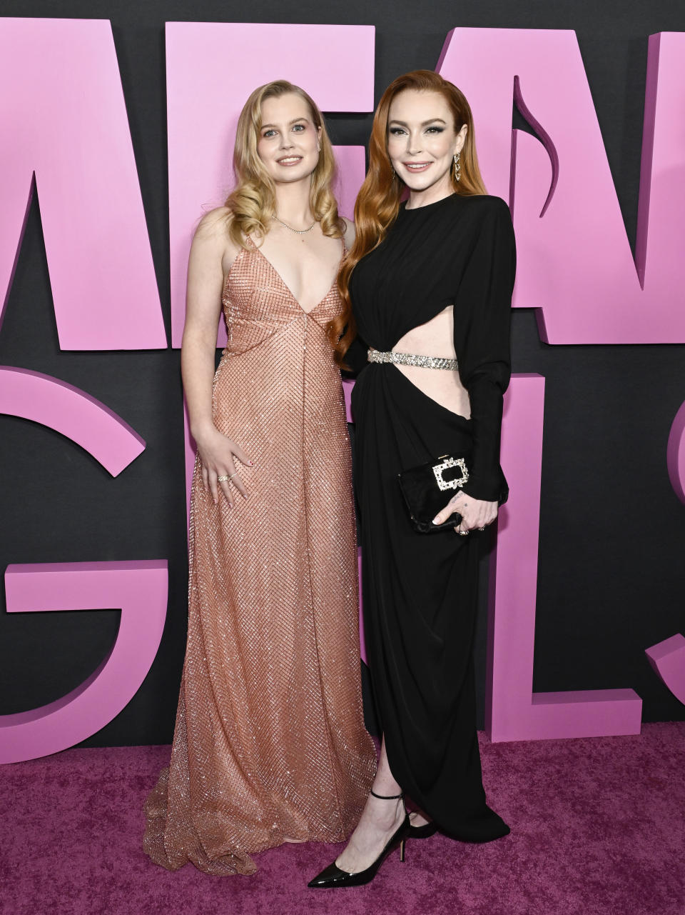 Angourie Rice, izquierda, y Lindsay Lohan asisten al estreno mundial de "Mean Girls" en el cine AMC Lincoln Square el lunes 8 de enero de 2024, en Nueva York. (Evan Agostini/Invision/AP)