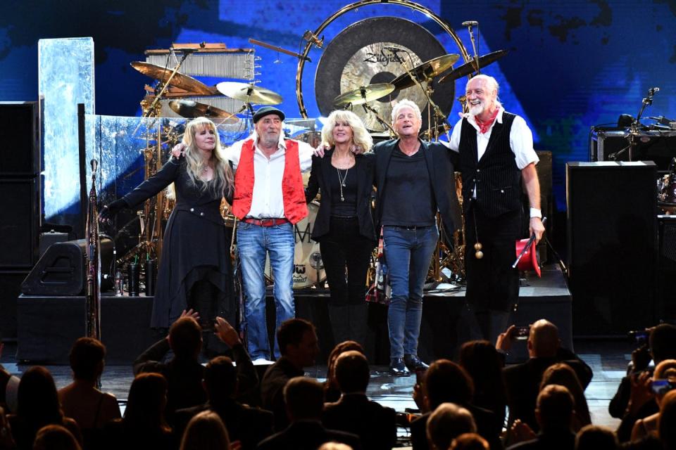 (L-R) Honorees Stevie Nicks, John McVie, Christine McVie, Lindsey Buckingham and Mick Fleetwood of Fleetwood Mac (Getty Images)