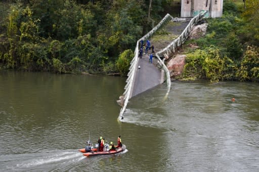 Two people were killed when a suspension bridge collapsed in Mirepoix-sur-Tarn, near Toulouse, in southwest France on Monday