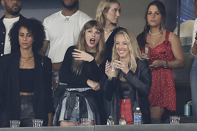 Quarterback Chase Daniel gave Taylor Swift a Chiefs Jersey Tuesday Night