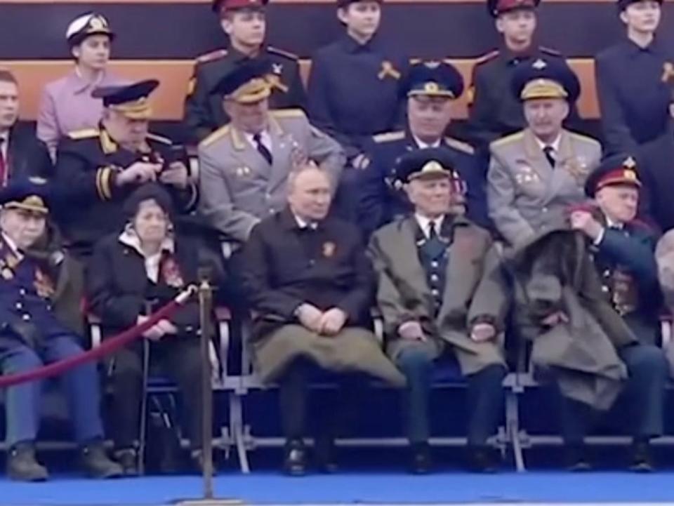 Putin is the only person present who is using a blanket for warmth (RIA)