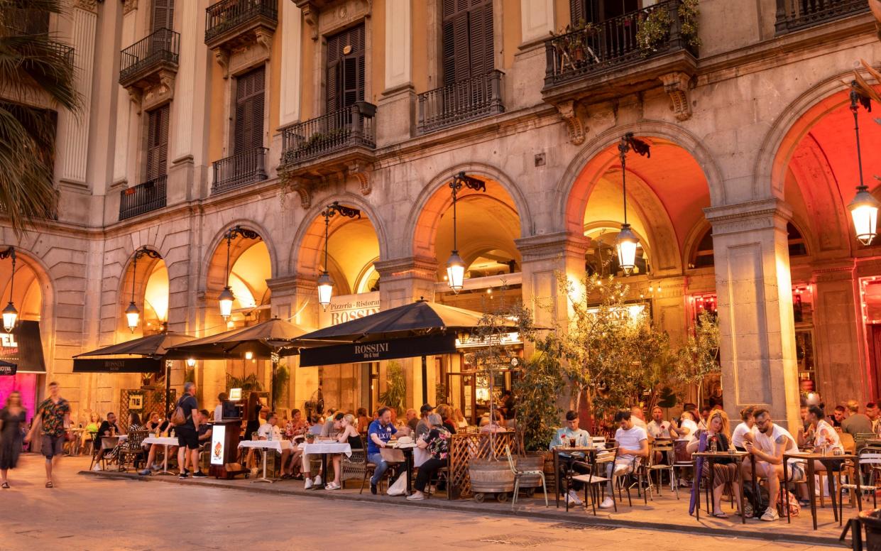 Learn how to eat like the Spanish on holiday with our guide