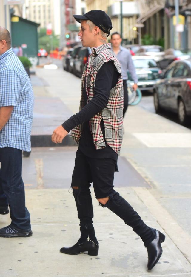 Justin Bieber Channels Marco Rubio, Harry Styles in Heeled Boots