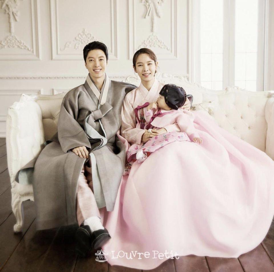 李東健與趙胤熙結婚育有1女，家庭生活幸福。（網路圖片）