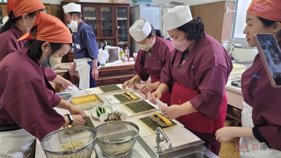 ▲全台第一個手打蕎麥麵教室在二林鎮開張，邀請山本岡、大田卓兩位手打蕎麥麵師傅示範，每根蕎麥麵長度厚薄一致，現煮Q彈好吃。（圖／記者陳雅芳攝，2023.08.05）