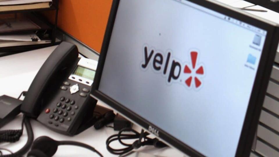 The online consumer review platform Yelp has added a new feature alerts that allow its users to flag businesses accused of racism. (Photo by Spencer Platt/Getty Images)