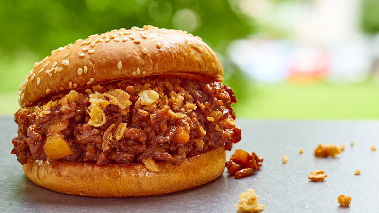 Sloppy joe with crispy onions