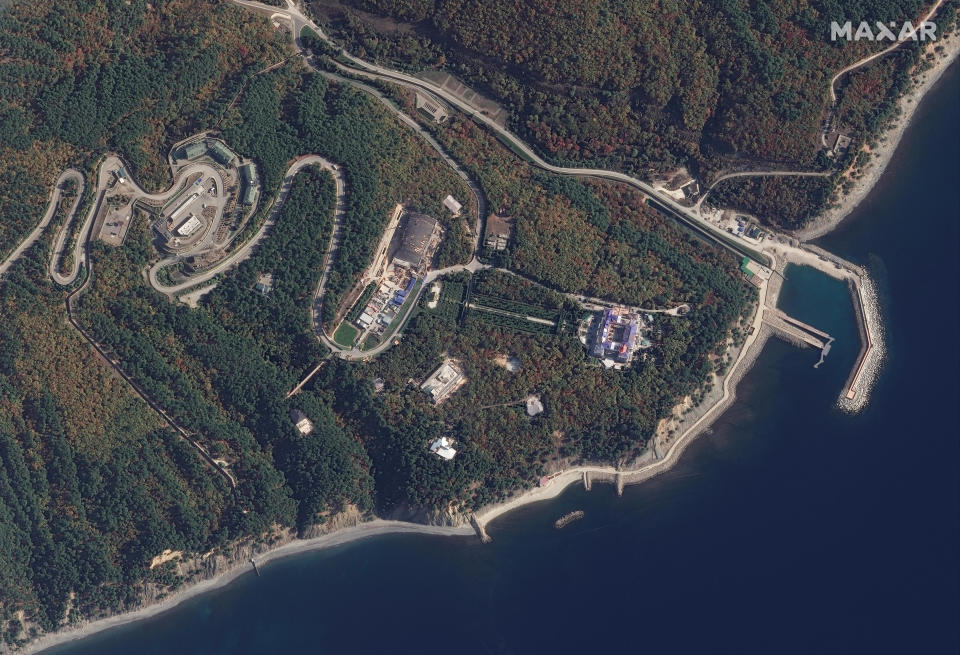 The cliffside palace near the Black Sea purportedly owned by Russian President Vladimir Putin in Gelendzhik, Russia. / Credit: Satellite image ©2022 Maxar Technologies.