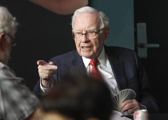 Why Warren Buffet Believes Feedback Is A Gift and You Should Too