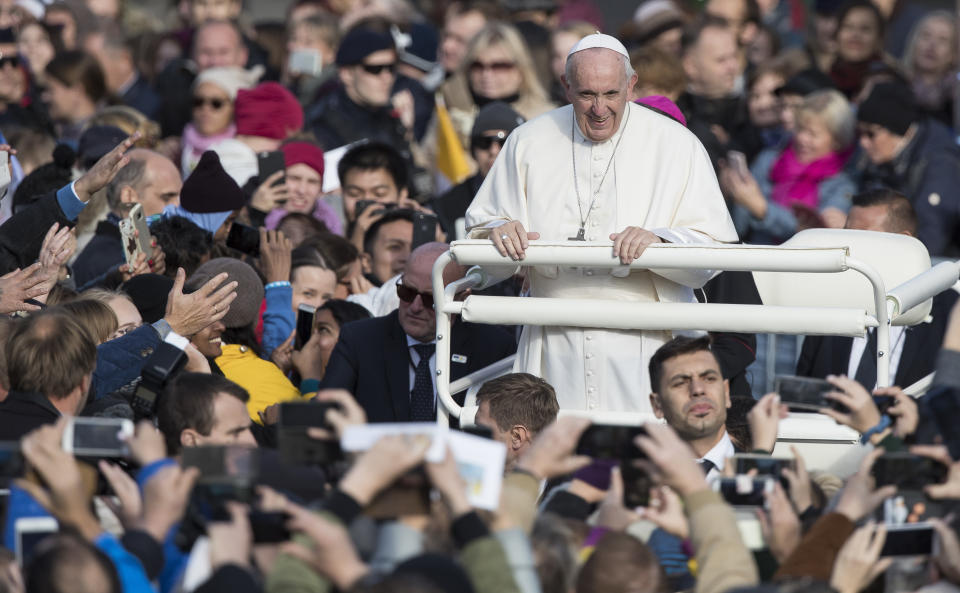 Pope Francis arrives to celebrate a Mass in Freedom Square, in Tallinn, Estonia, Tuesday, Sept. 25, 2018. Pope Francis concludes his four-day tour of the Baltics visiting Estonia. (AP Photo/Mindaugas Kulbis)