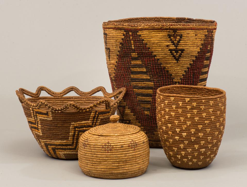 Carrying basket, root digging bag, berry basket and lidded basket, late 19th or early 20th century. Collection of Shelburne Museum, gifts of Electra Havemeyer Webb & J. Watson Webb, Jr.