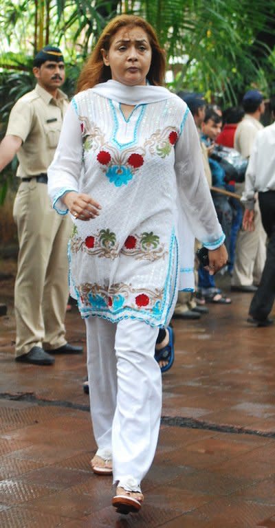 Bollywood actress Sahila Chadha arrive for the cremation of late actor Pran in Mumbai, on July 13, 2013. Veteran actor Pran -- who played villains and character roles in more than 400 movies -- has been cremated in Mumbai following his death at the age of 93