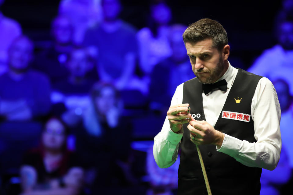 MILTON KEYNES, ENGLAND - SEPTEMBER 29: Mark Selby of England reacts in the third round match against Jack Lisowski of England on day four of the 2022 Cazoo British Open at Marshall Arena on September 29, 2022 in Milton Keynes, England. (Photo by VCG/VCG via Getty Images)