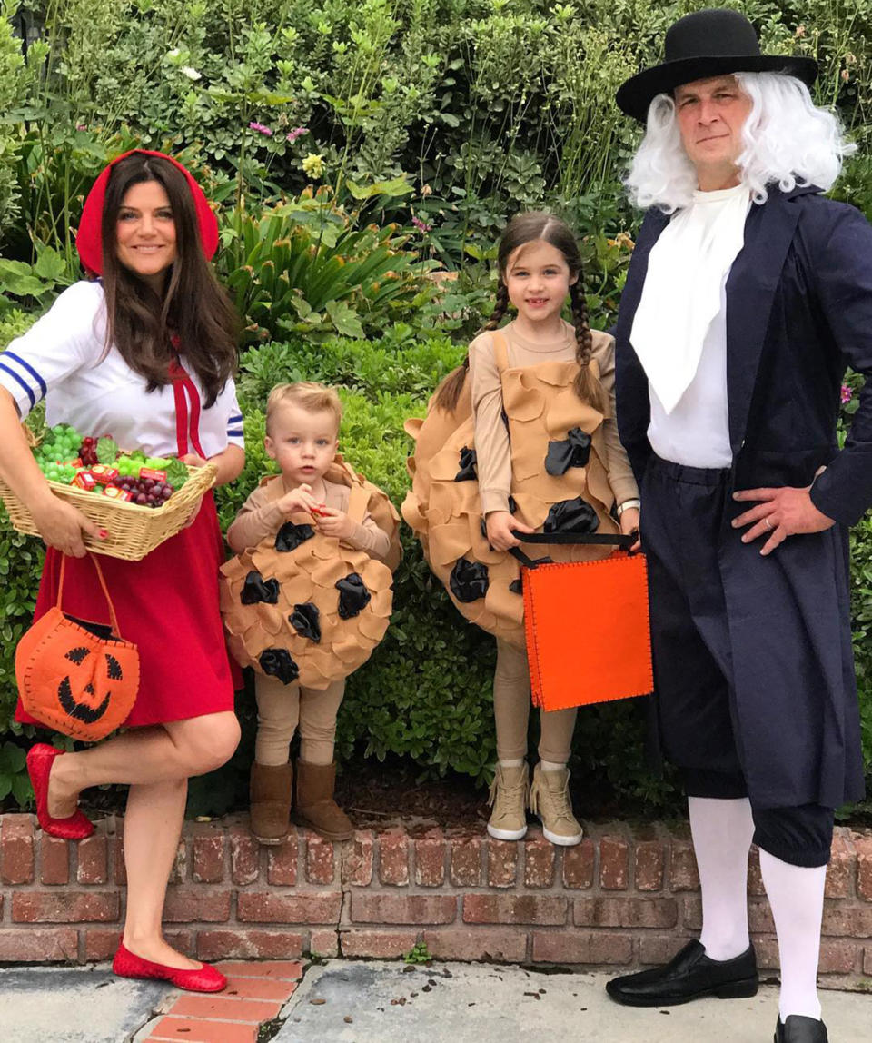 <p>Despite their costumes, Halloween 2017 looked far from crumby for <a href="https://people.com/tag/tiffani-thiessen/" rel="nofollow noopener" target="_blank" data-ylk="slk:Tiffani Thiessen;elm:context_link;itc:0;sec:content-canvas" class="link ">Tiffani Thiessen</a>'s family who whipped up <a href="https://www.instagram.com/p/Ba7-O-mHKqL/?utm_source=ig_embed&ig_rid=5ad658a5-65a6-4b2c-8ac1-a553d2b7a055" rel="nofollow noopener" target="_blank" data-ylk="slk:the sweetest costume;elm:context_link;itc:0;sec:content-canvas" class="link ">the sweetest costume</a>. </p> <p>While the actress dressed as the Sun-Maid Raisin and her husband <a href="https://people.com/tv/tiffani-thiessen-recreates-at-home-nuptials-on-15th-wedding-anniversary-with-husband-brady-smith/" rel="nofollow noopener" target="_blank" data-ylk="slk:Brady Smith;elm:context_link;itc:0;sec:content-canvas" class="link ">Brady Smith</a> dressed as Quaker Oats, their little kiddos dressed as the product of the two: Oatmeal raisin cookies! </p>