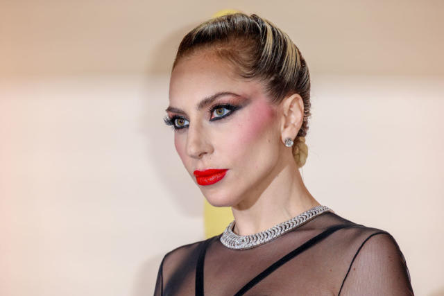 Literally, How Did Lady Gaga Manage to Get All Her Makeup Off in the Middle  of the Oscars? — See Photo