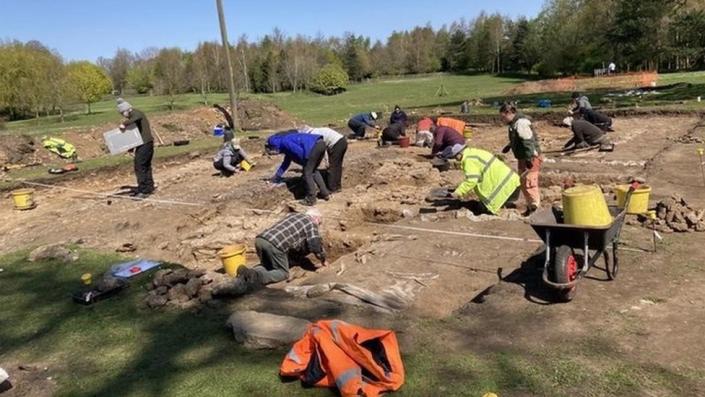 Trincheras en el sitio de excavación