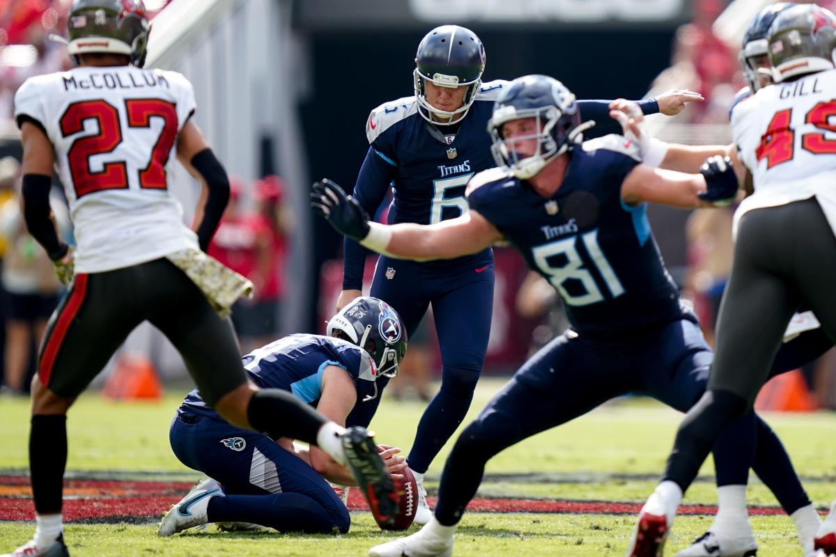 Tennessee Titans kicker Nick Folk misses first field goal of the season