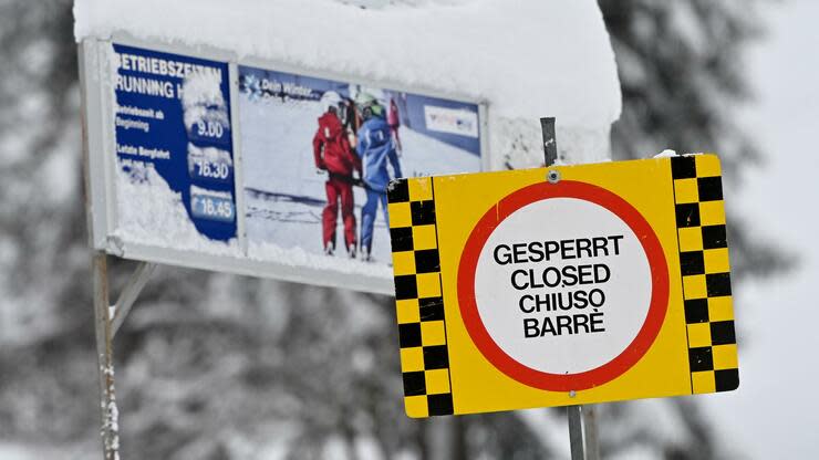 Die Bergbahnen stehen still hierzulande. Daher haben die Kunden keinen Grund, sich neue Wintersportausrüstung zuzulegen. Foto: dpa