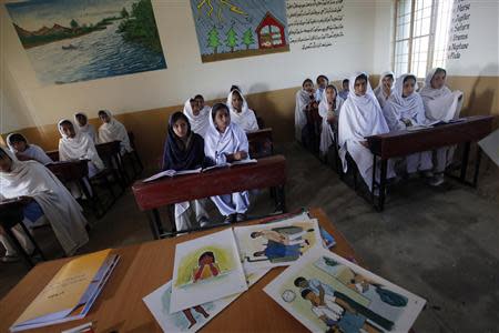 Flash cards displaying illustrations are placed on a desk as students listen to a lecture on measures to take when sexual harassment occurs, during a class in Shadabad Girls Elementary School in Gohram Panhwar village in Johi, some 325 km (202 miles) from Karachi February 12, 2014. REUTERS/Akhtar Soomro