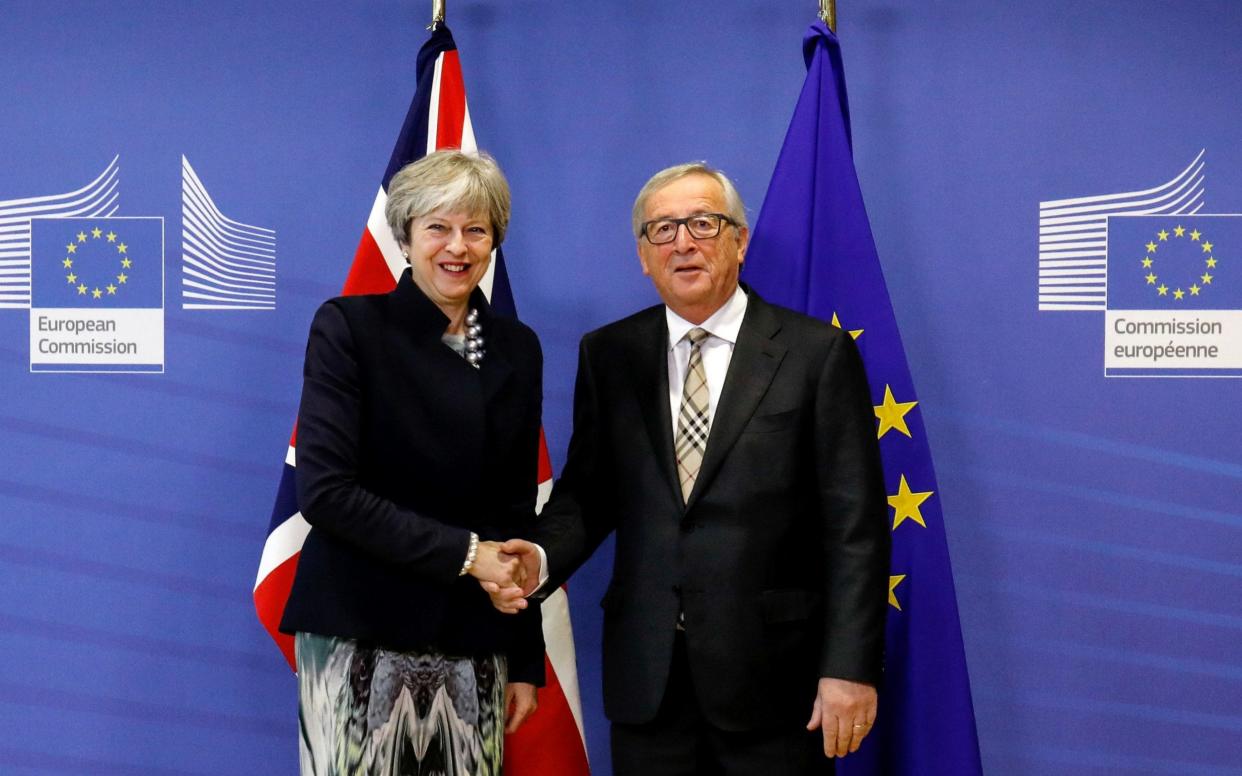 Theresa May hopes to convince Jean-Claude Juncker and the 27 EU leaders to accept her Chequers plan - Bloomberg