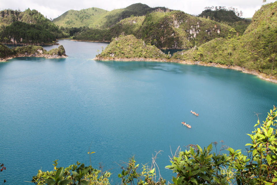 Las lagunas de Montebello en Chiapas, surgieron por la erosión de varios cenotes. Foto: Getty Images