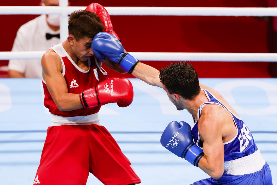 TOKYO, JAPAN - JULY 26: Gabriel ESCOBAR MASCUNANO of Spain throws a punch during the Men's Flyweight Boxing Preliminary match between Gabriel ESCOBAR MASCUNANO of Spain and Ramon Nicanor QUIROGA of Argentina on Day 3 of the Tokyo 2020 Olympic Games at Kokugikan Arena on July 26, 2021 in Tokyo, Japan. (Photo by Pete Dovgan/Speed Media/Icon Sportswire via Getty Images)